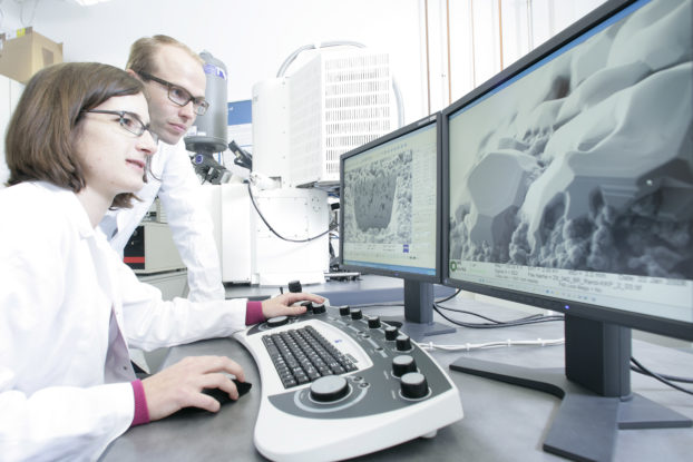 Analyzing the microstructure of fuel cells