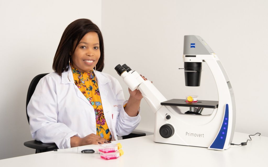 Dr. Pontsho Moela, University of Pretoria (South Africa) with the ZEISS Primovert inverted tissue culture microscope